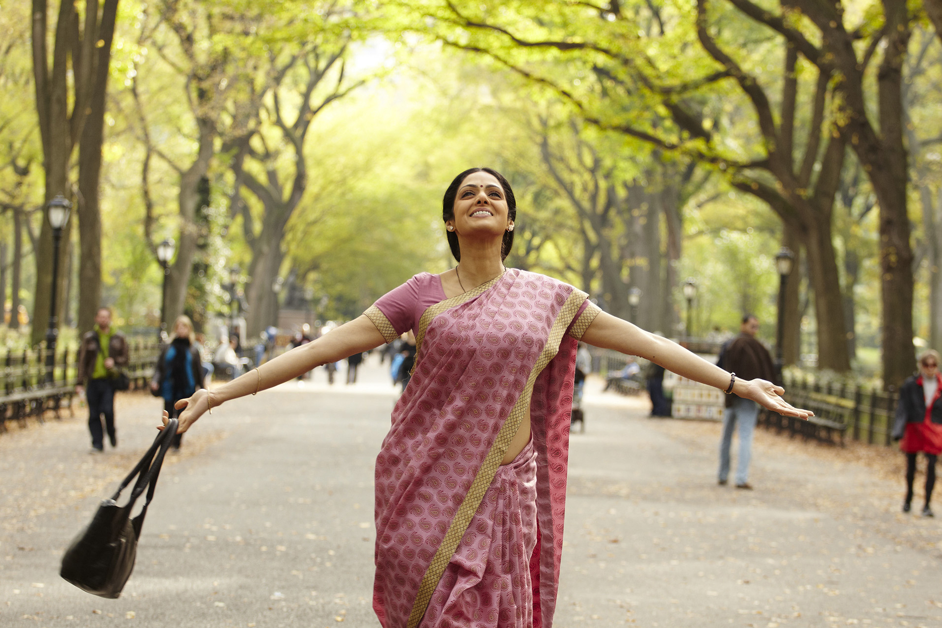 インドの民族衣装サリー体験「サリーを着てインド映画を観よう！」